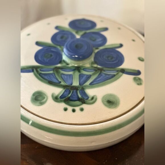 Signed M.A Hadley casserole dish - Picture 9 of 12